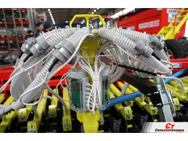 AGRATOR DISK ЕВРО 9000 - дисковый посевной комплекс с гидромотором