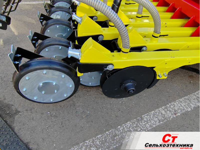AGRATOR DISK ЕВРО 9000 - дисковый посевной комплекс с гидромотором