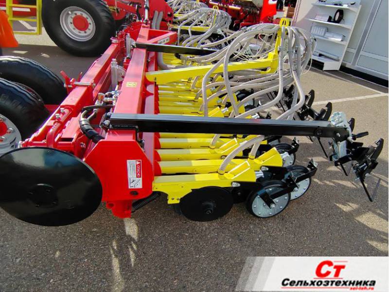 AGRATOR DISK ЕВРО 9000 - дисковый посевной комплекс с гидромотором