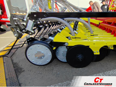AGRATOR DISK ЕВРО 9000 - дисковый посевной комплекс с гидромотором