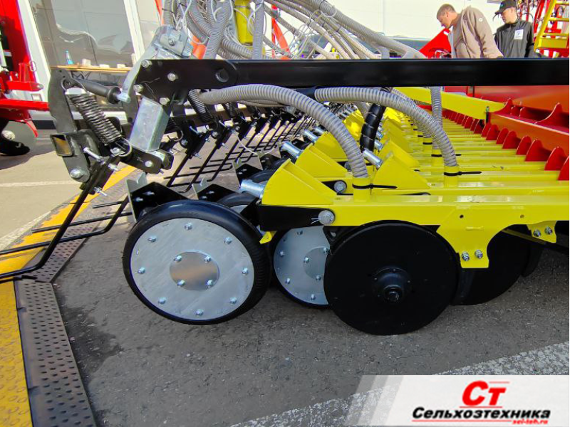 AGRATOR DISK ЕВРО 9000 - дисковый посевной комплекс с гидромотором
