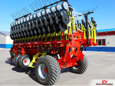 AGRATOR DISK ЕВРО 9000 - дисковый посевной комплекс с гидромотором