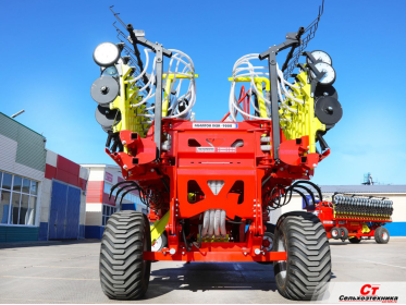 AGRATOR DISK ЕВРО 9000 - дисковый посевной комплекс с гидромотором